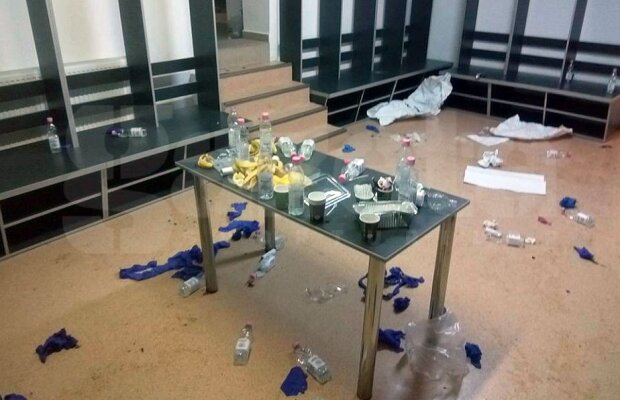 FOTO Imagini dezgustătoare din vestiarul lui Poli Iași, la finalul meciului cu Botoșani » Ieșenii au făcut prăpăd: "E grotesc!"