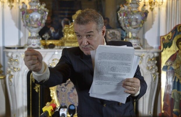 A salvat un punct, s-a îndepărtat de titlu » Becali se plictisește repede! A schimbat la pauză pentru a 14-a oară în 16 meciuri