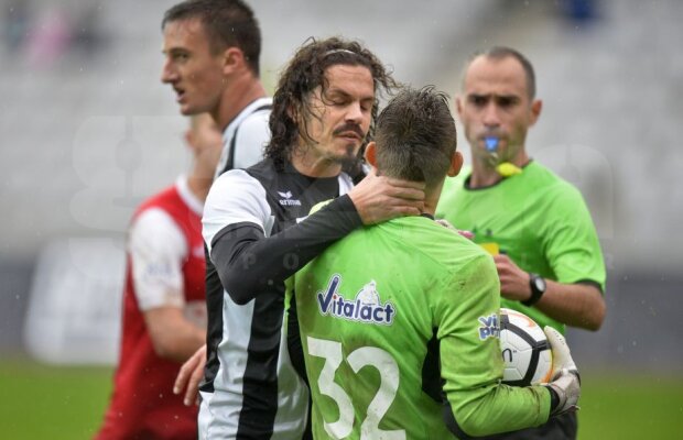 FOTO Adrian Falub a revenit cu victorie pe banca lui U Cluj » George Florescu era să se bată cu un adversar, apoi s-a certat cu antrenorul