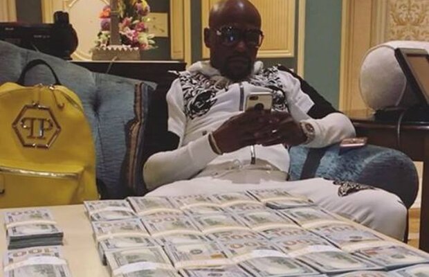 VIDEO Campion și la aparate! Câți bani a putut câștiga Floyd Mayweather după o seară în cazino
