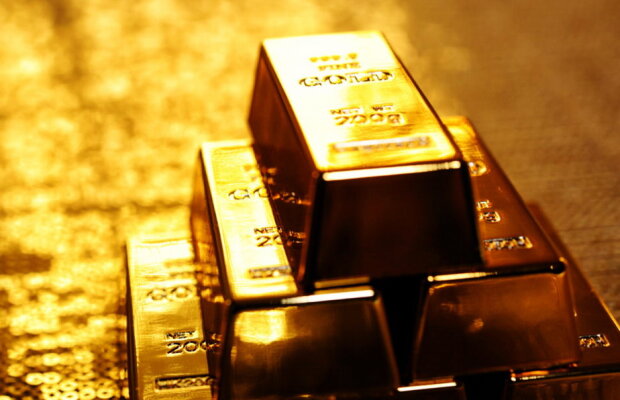 Incredibil. A făcut contrabandă cu aur ascuns în... rect!