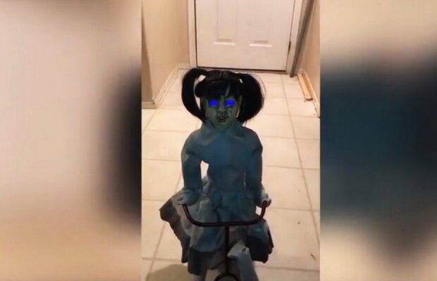 VIDEO Asta este cea mai înspăimântătoare păpuşă din lume. Ai curaj să o priveşti?