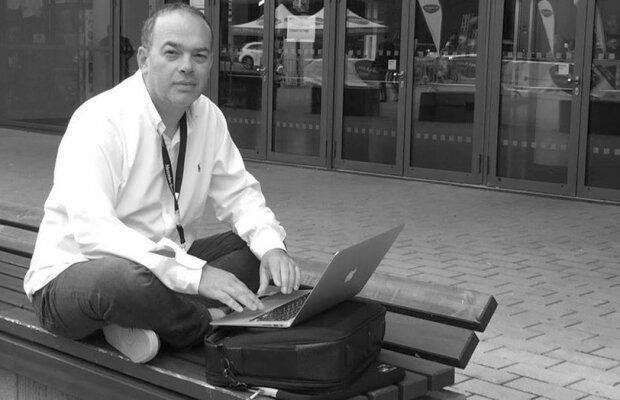 150 de oameni l-au condus pe ultimul drum pe jurnalistul GSP Vali Damian