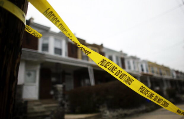 Descoperire macabră. A păstrat în casă cadavrele mamei şi a fratelui geamăn!