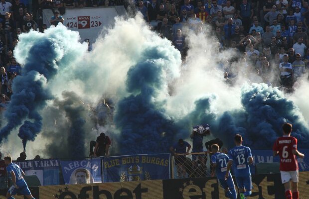 VIDEO + FOTO » Două galerii fantastice » Atmosferă incredibilă la derby-ul Bulgariei, cu 30.000 de oameni în tribune