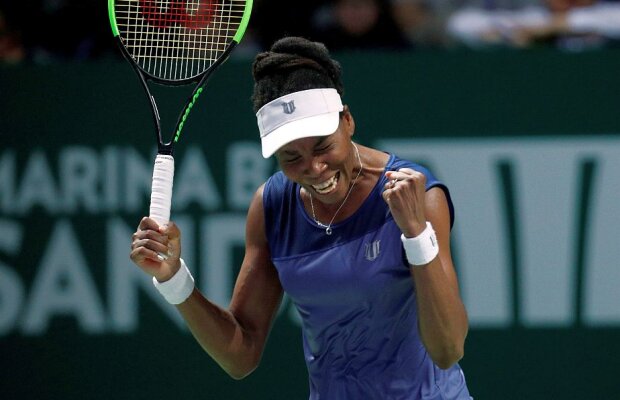 VENUS WILLIAMS - CAROLINE WOZNIACKI // FOTO La 37 de ani, Venus Williams luptă pentru a egala o performanță din 1994 » Ce spune despre finala de la Singapore + Poze de colecție cu adversara din ultimul act