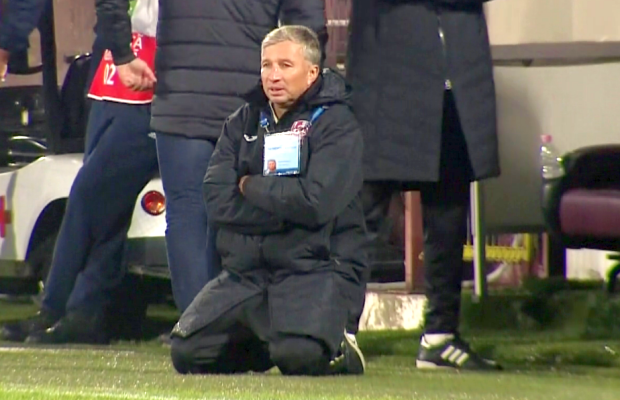 Tensiuni la CFR Cluj! Dan Petrescu s-a certat cu un jucător chiar pe teren, în meciul cu Iași