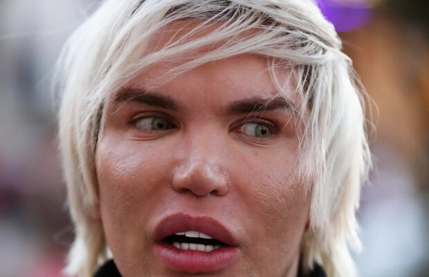 GALERIE FOTO Apariție halucinantă pe străzile din Los Angeles. Păpușa umană Ken a șocat întreaga lume!