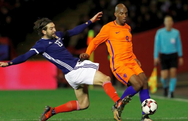 VIDEO + FOTO Erori mari de arbitraj! Olanda a învins înainte de București cu un gol din două ofsaid-uri!