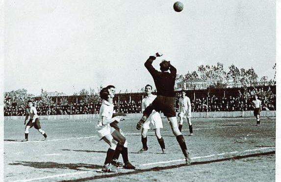 Moartea Regelui Mihai » Momente inedite din relația Casei Regale cu fotbalul (5): Regele Mihai, spectator la ultimul "Turneu Pascal"