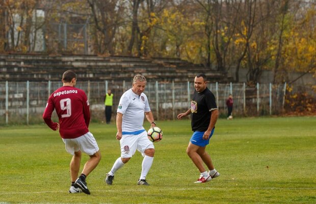 GALERIE FOTO Duminică relaxată pentru Dan Petrescu și fanii CFR-ului! S-au întâlnit în meci direct, apoi au încins grătarele 