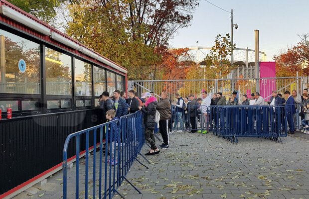 FOTO Interes crescut pentru amicalul dintre România și Olanda » Suporterii tricolori au luat cu asalt casele Arenei Naționale