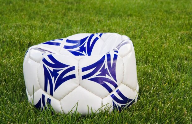 Continuă șicanele la adresa naționala U21 a României! După ce i-au trimis în noroi, galezii au mai "taxat" în două rânduri echipa lui Isăilă 