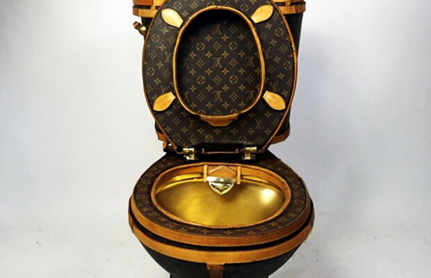 GALERIE FOTO Asta da aroganță! A apărut pe piață WC-ul din aur! Costă 100.000 de dolari