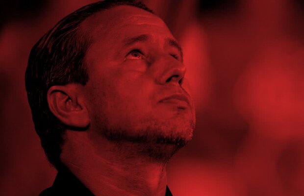 De ce nu a spus Reghecampf adevărul: noi informații care contrazic declarațiile antrenorului despre legătura cu mafia pariurilor. Secretele din WC și din agenda telefonică