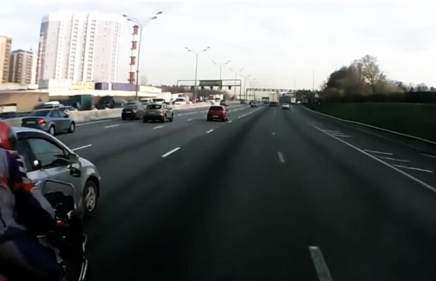 VIDEO Ei sunt cei mai norocoși oameni din lume! Au fost la un pas să își piardă viața, însă s-au salvat miraculos!