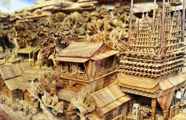 VIDEO Pare un copac tăiat şi găunos, însă realitatea te va uimi. Aceasta este adevărata artă!