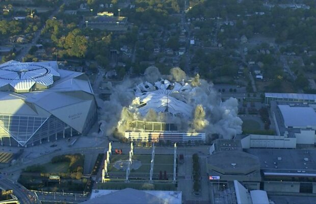 VIDEO + FOTO Imagini spectaculoase de peste ocean » Astăzi a avut loc implozia unui stadion legendar, înlocuit cu o arenă de 1,6 miliarde de dolari!