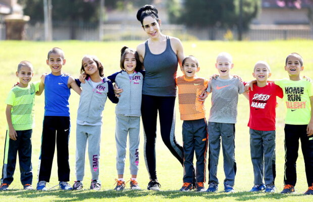 VIDEO A născut opt copii în acelaşi timp, în urmă cu opt ani. Iată cum arată cu toţii acum!