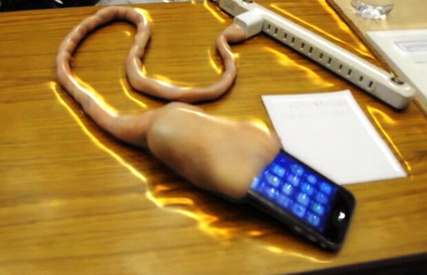 VIDEO Dacă ai Iphone şi nu ai aceste accesorii, înseamnă că nu ai văzut nimic!