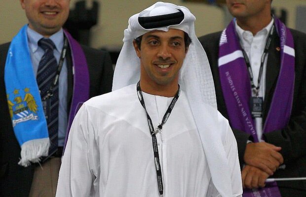 Averea incredibilă și extravaganțele șeicului care a cumpărat-o pe Manchester City: iaht de lux, 4 cluburi de fotbal și 5 mașini Bugatti
