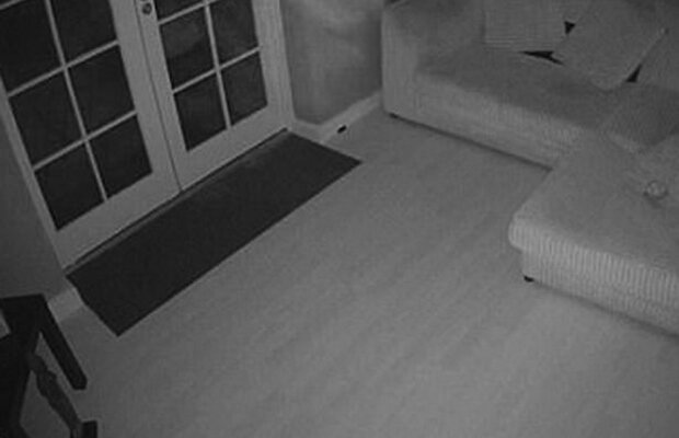 VIDEO Imagini uluitoare. O fantomă a fost surprinsă pe camera de luat vederi!