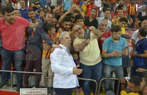 VIDEO + FOTO Şumudică e atât de bun încât antrenează două echipe în acelaşi timp :) » Scenariul rămâne valabil: poate termina turul pe locul 1 în Turcia!