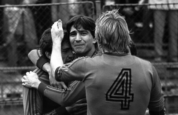 EXCLUSIV Amintiri savuroase ale omului care a intermediat transferurile lui Boloni, Pițurcă și Stoica din România comunistă » Cum a fost cu Piți la vânătoare și de ce spune despre el: "Depinde dacă-și juca sau nu salariul la cărți!"