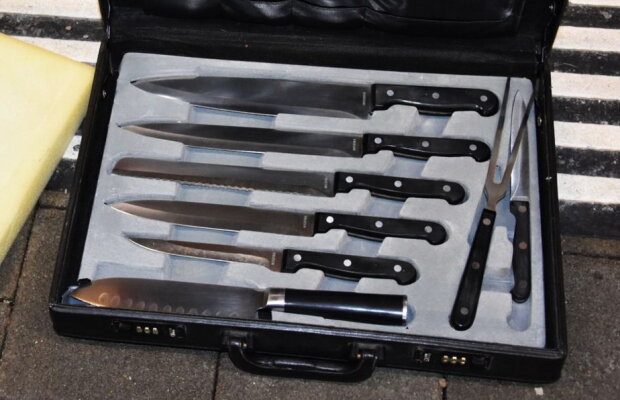 Tren evacuat din cauza unui set de cuțite de bucătărie