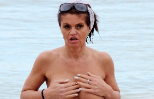 GALERIE FOTO Danniella Westbrook a renunţat la sutien! Fotografii incendiare surprinse în Insulele Canare