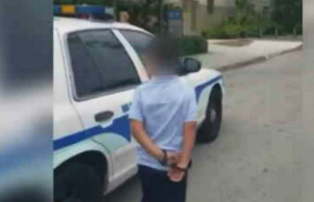 Băiat de 7 ani, reţinut după ce a atacat o învăţătoare