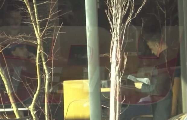 VIDEO + FOTO Pariază ca profesioniștii » Un celebru fotbalist român a fost surprins cu bilete "kilometrice" :)