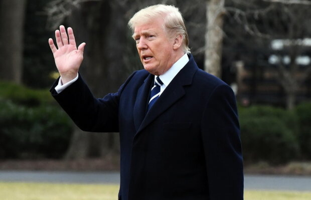 Chelia lui Trump naşte noi controverse. Un video al preşedintelui SUA, cu pletele în vânt, a devenit viral pe internet