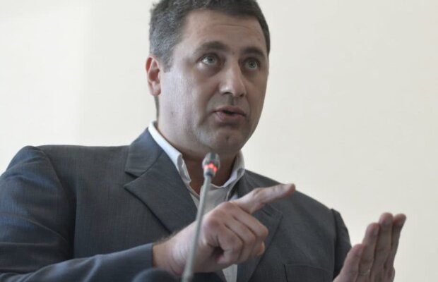 Invitație la șpriț! Ce a făcut președintele FRH cu câteva zile înainte de alegeri