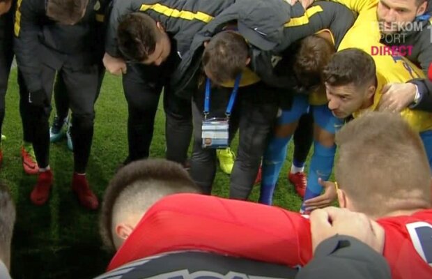 Microfoanele au surprins ce și-au spus în cerc steliștii, la startul meciului cu CFR Cluj 