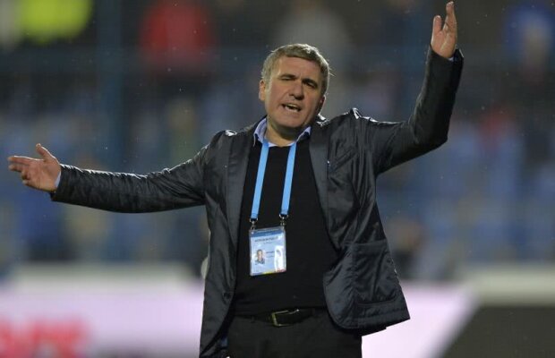 Hagi-show la conferință » Antrenorul Viitorului s-a războit în italiană: "Îmi pare rău, dar te salut din România!" 