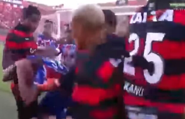 VIDEO + FOTO Bătaie generală în derby: 10 cartonașe roșii arătate de arbitru!