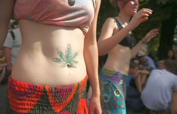 Iarba nu va fi doar pe teren! Decizie istorică înainte de startul Mondialului: fanii pot intra cu droguri pe stadion :O