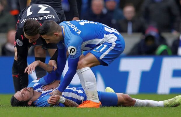 VIDEO+FOTO Momente de panică în Brighton - Arsenal » Un jucător fost făcut KO și a stat întins pe gazon 5 minute