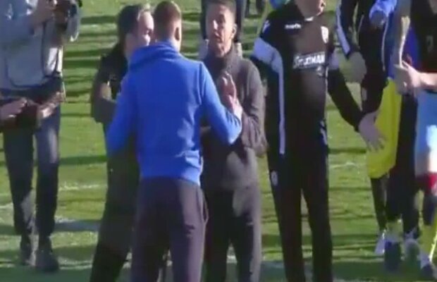 VIDEO INCREDIBIL Incidente grave după înfrângerea lui PAOK Salonic! Răzvan Lucescu, în mijlocul unor violențe pe teren!