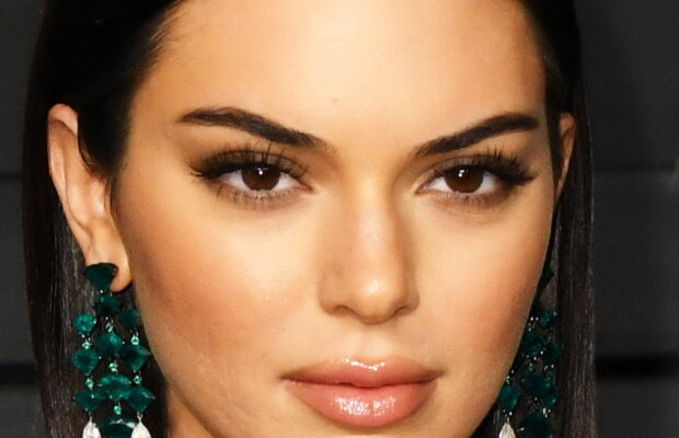 GALERIE FOTO Kendall Jenner, apariție uluitor de sexy la Gala Premiilor Oscar