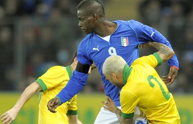 Conflict deschis între Balotelli și Dani Alves: "Balotelinho a simțit nevoia să vorbească. Trăim într-o lume ipocrită"