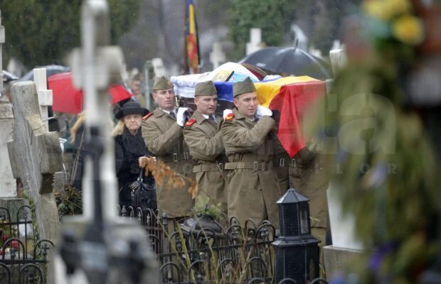 VIDEO+FOTO Ultimul drum al lui Ion Voinescu » Fostul mare portar a fost înmormântat astăzi cu steagul Stelei și onoruri militare