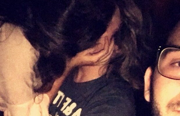 Şi-a prins iubita sărutându-se cu un bărbat. Ce a făcut întrece orice imaginaţie!