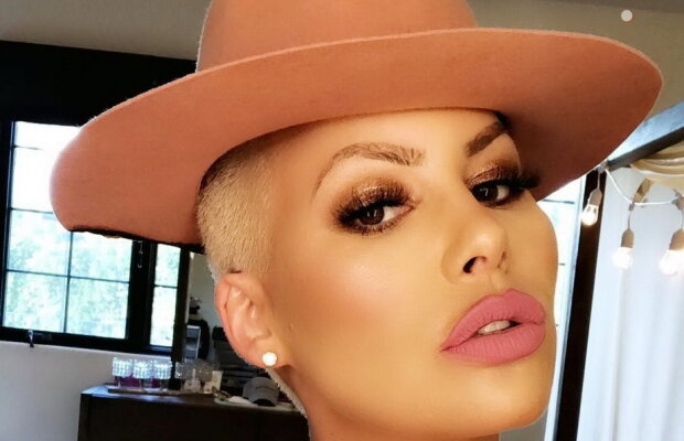 FOTO Acum este una dintre ele mai sexy dive, însă nu îți vine să crezi cum arăta când era mică!