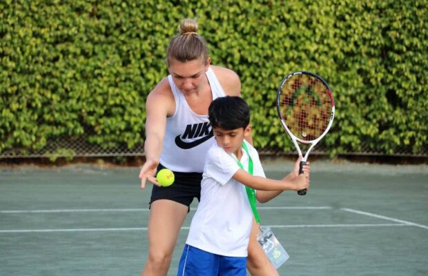 SIMONA HALEP LA MIAMI. VIDEO + FOTO Simona Halep față-n față cu Serena Williams » Halep, lovită cu mingea de americancă