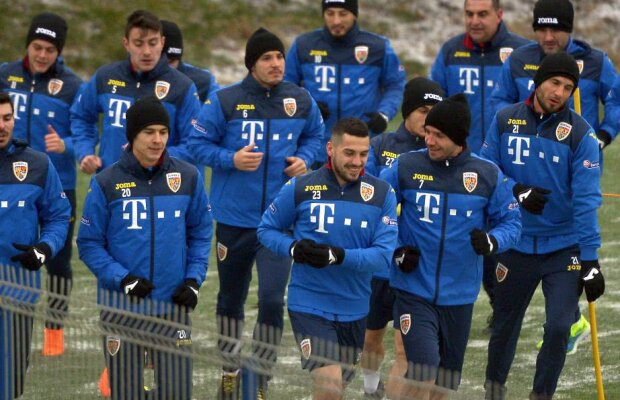 FOTO Naționala României a ajuns la Craiova » Câte bilete s-au vândut pentru meciul de marți