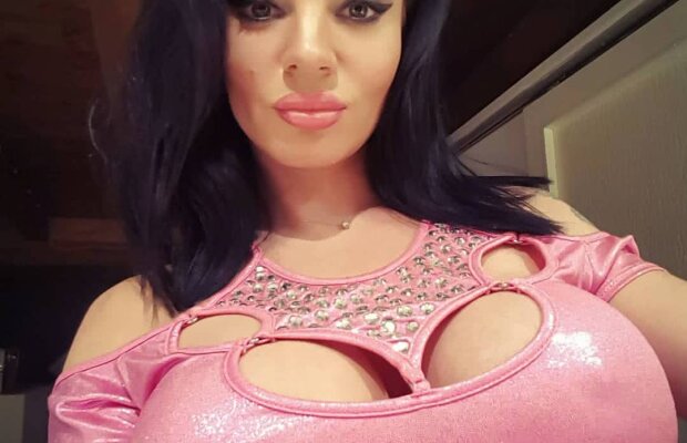 GALERIE FOTO O celebră actriță de filme porno salvează o echipă de tradiție: "Nu am putut suporta să văd atâta tristețe pe străzi"