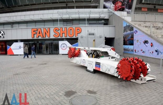 FOTO Imagini antologice din Ucraina. Bijuteria care a găzduit semifinalele Euro transformată în expoziție pentru obiecte de minerit