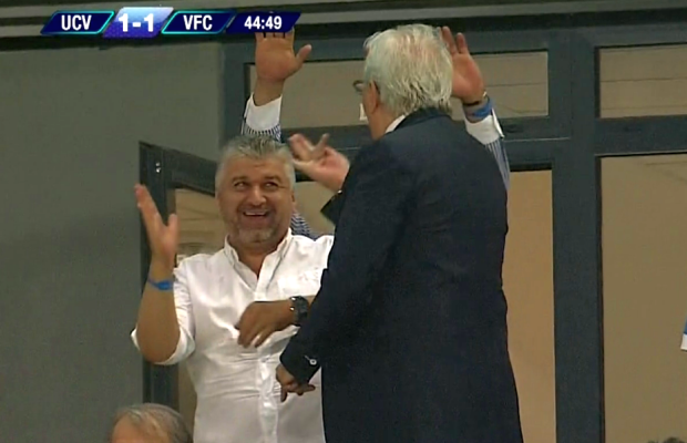 FOTO Rușinos! Semne obscene din partea conducerii Craiovei după golul lui Băluță